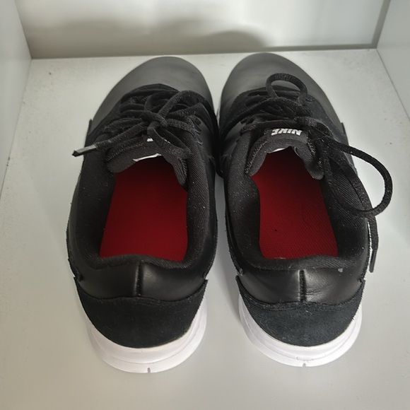 Black Nike Running shoes - Picture 4 of 5